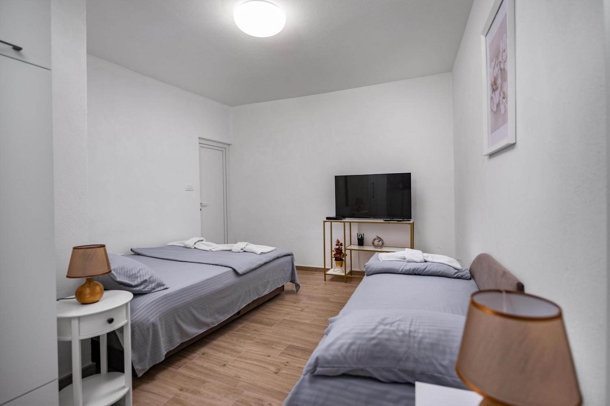 Apartmani Kaan พอดโกริกา ภายนอก รูปภาพ