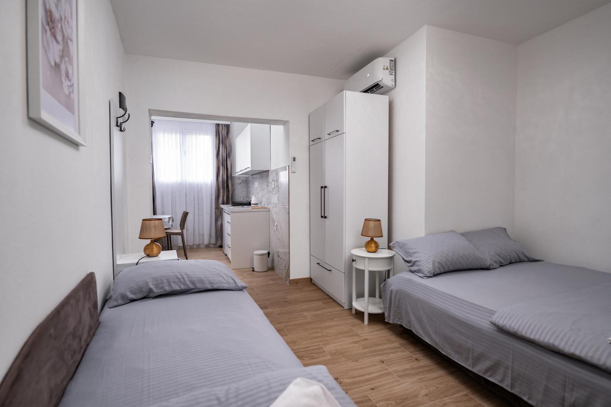 Apartmani Kaan พอดโกริกา ภายนอก รูปภาพ