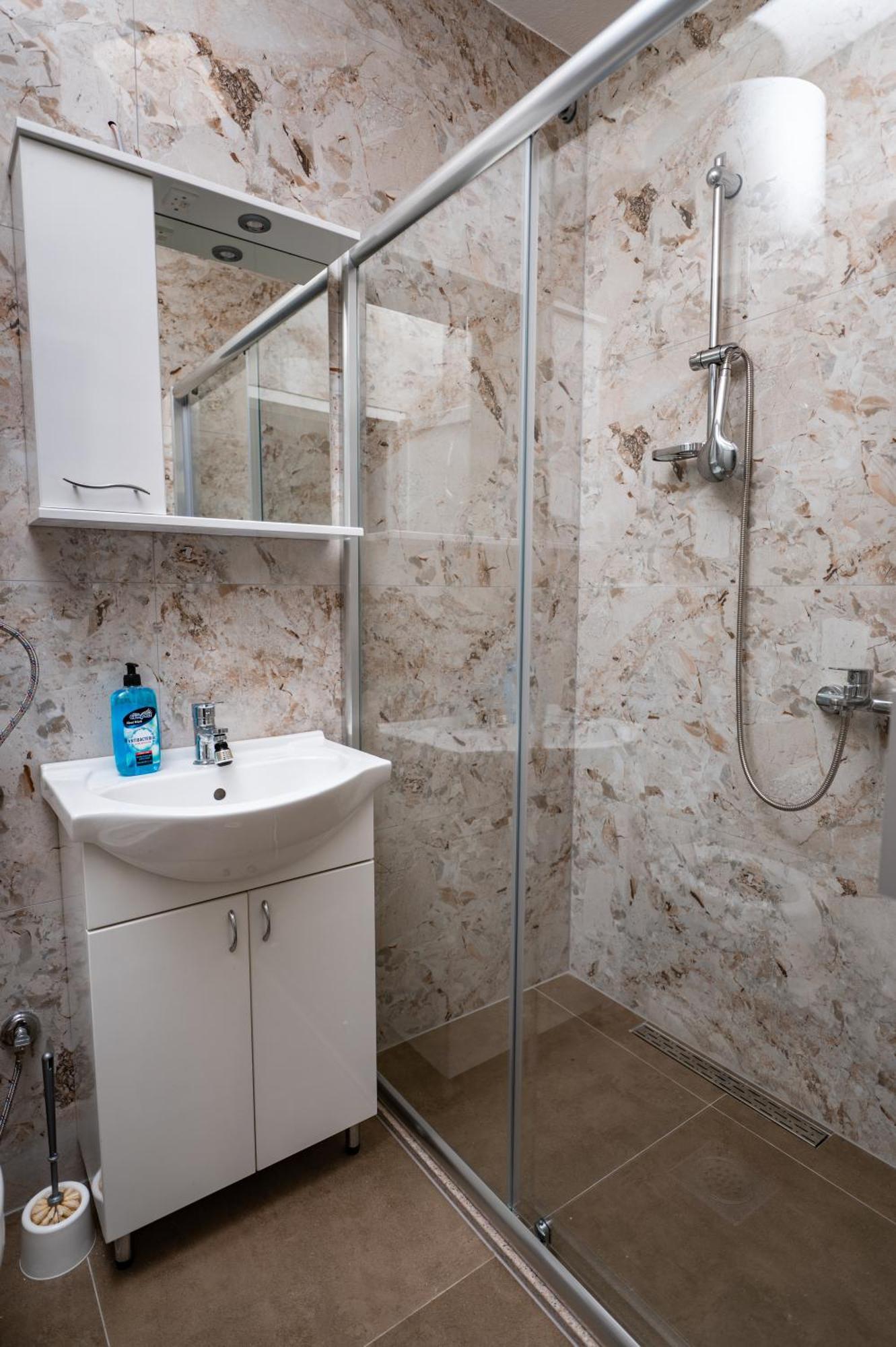 Apartmani Kaan พอดโกริกา ภายนอก รูปภาพ