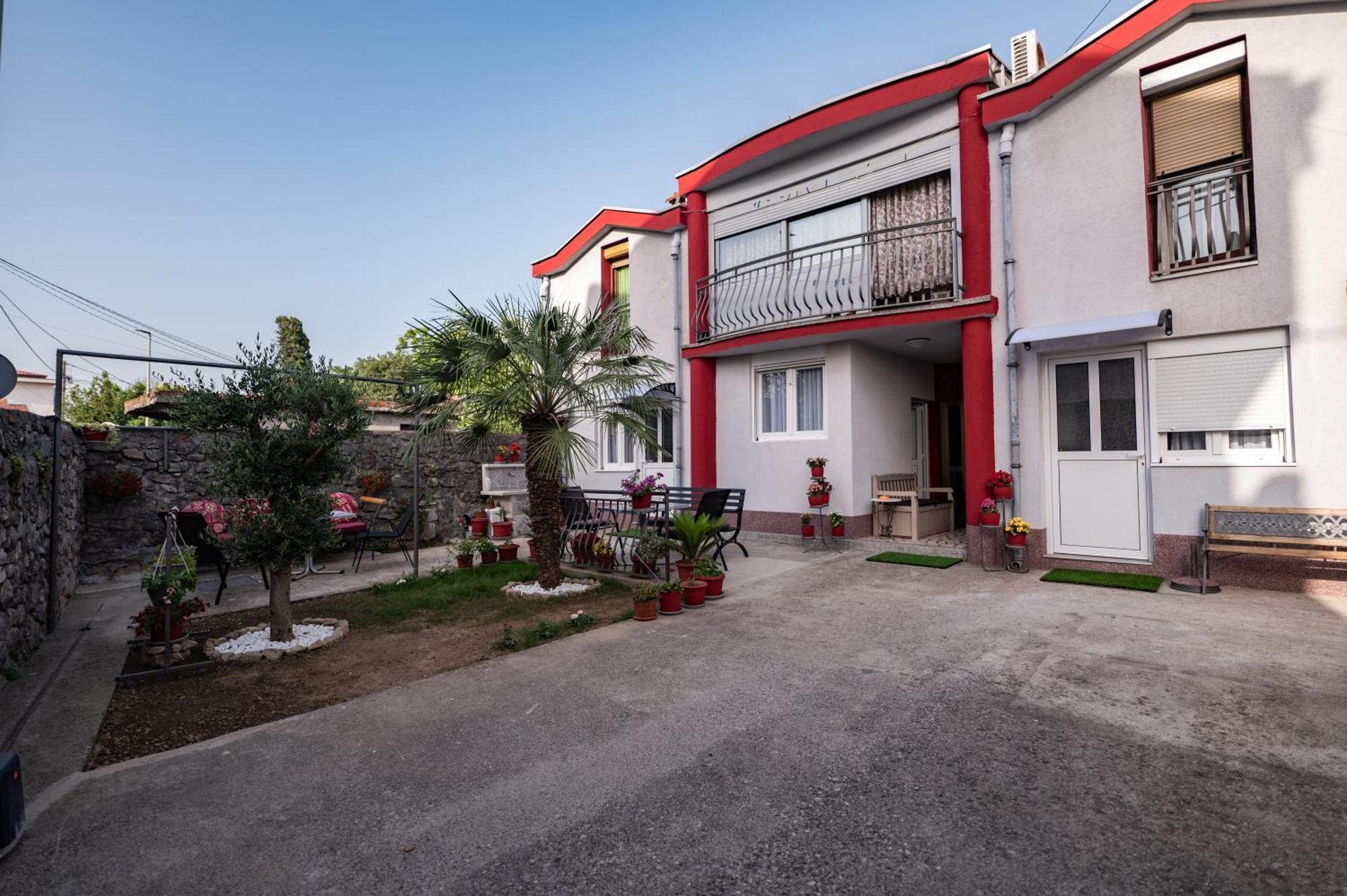 Apartmani Kaan พอดโกริกา ภายนอก รูปภาพ