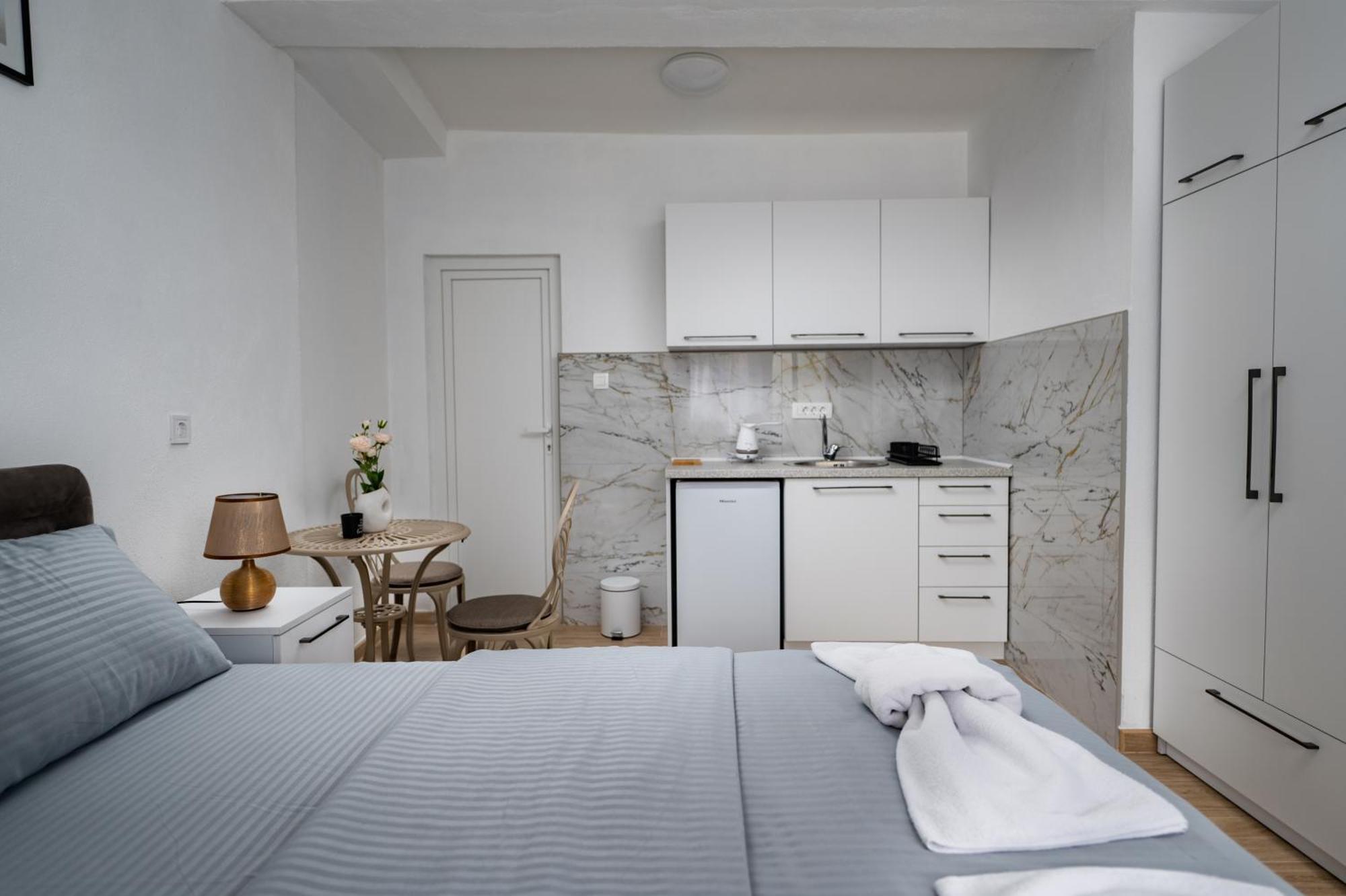 Apartmani Kaan พอดโกริกา ภายนอก รูปภาพ