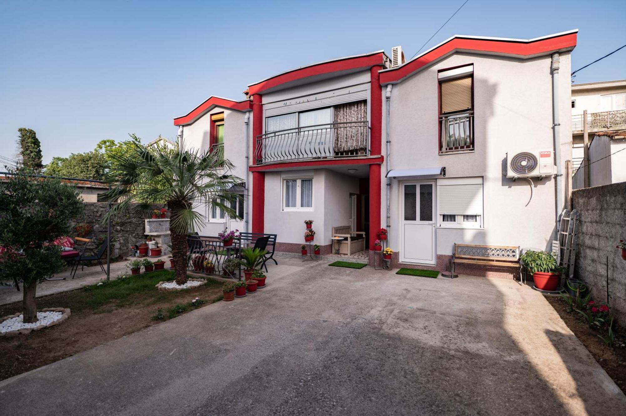Apartmani Kaan พอดโกริกา ภายนอก รูปภาพ