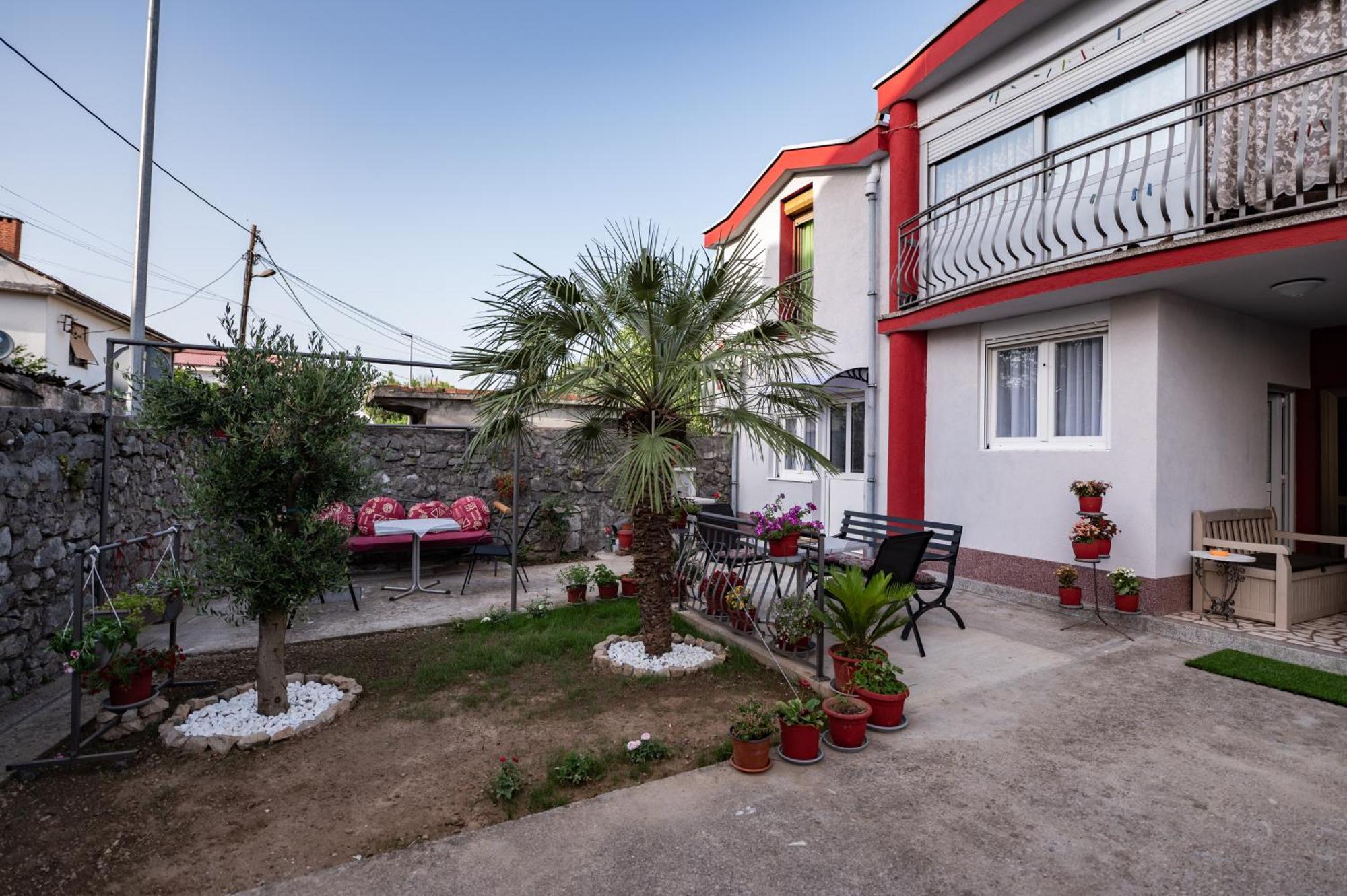 Apartmani Kaan พอดโกริกา ภายนอก รูปภาพ