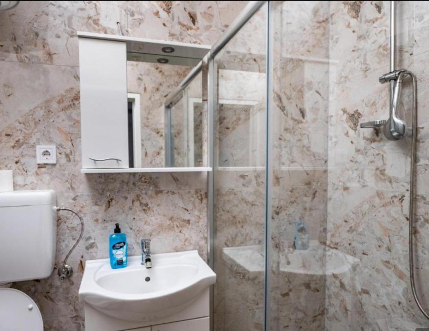 Apartmani Kaan พอดโกริกา ภายนอก รูปภาพ